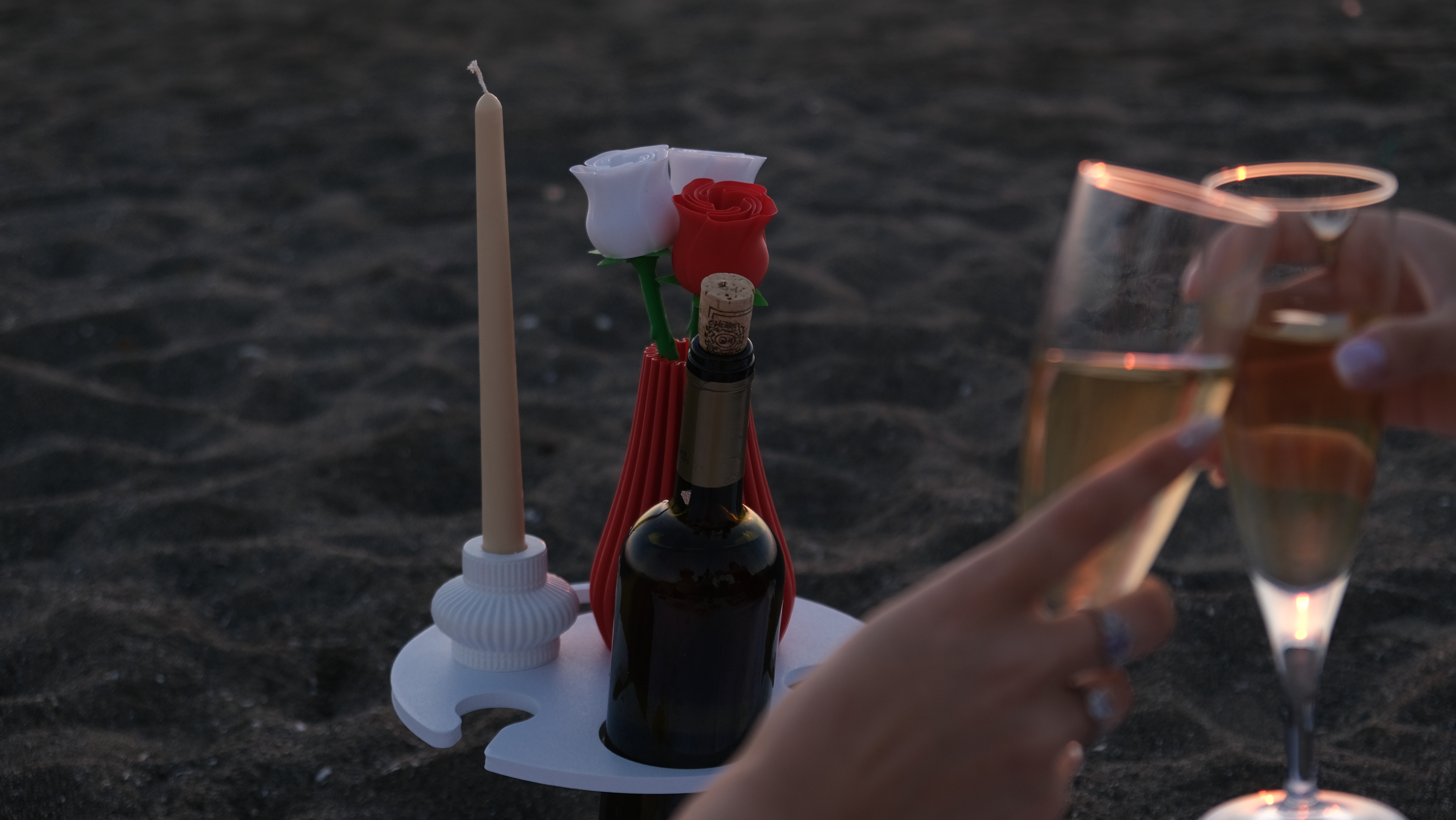 Taşınabilir Piknik ve Sahil Şarap Masası | 3D Baskı Hafif Katlanabilir Tepsi | Kadeh & Şişe Tutucu Masa